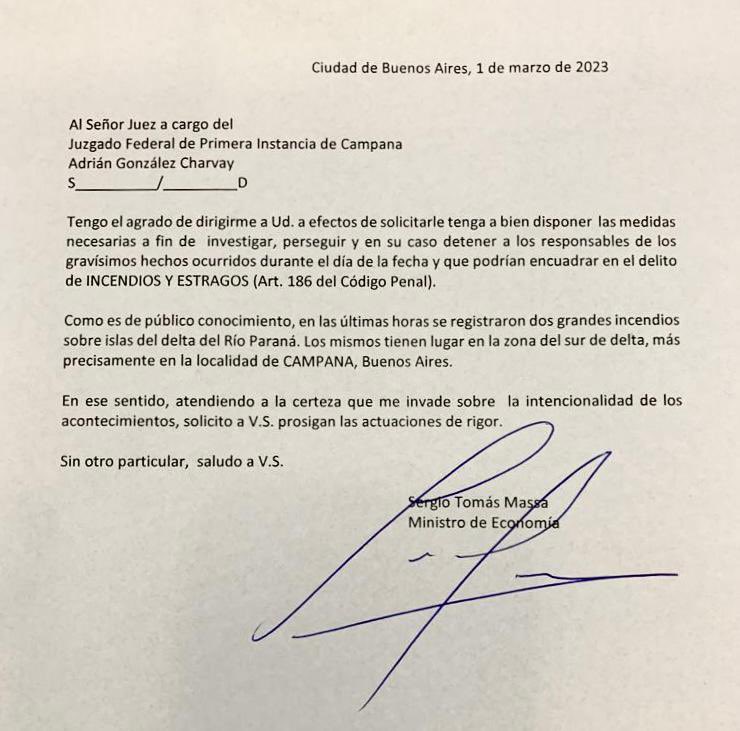 CEA_Agro's tweet photo. Afectó primeramente a 3 líneas de alta tensión,al no poder ser aislada se extendió a un cable de extra alta tensión que conecta con #Atucha1, la cual dejo sin luz a varias provincias del país,lo que motivó a @SergioMassa pida que se investigue a los responsables
Sigue hilo👇🏿 https://t.co/vpS7f1lbno