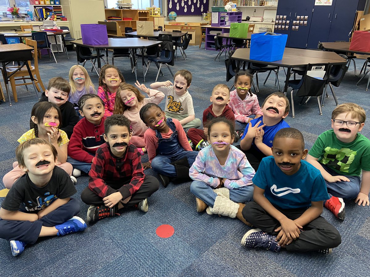 MrsTappsClass's tweet image. Happy Lorax mustache day. #ReadAcrossAmericaDay @lynwood_school