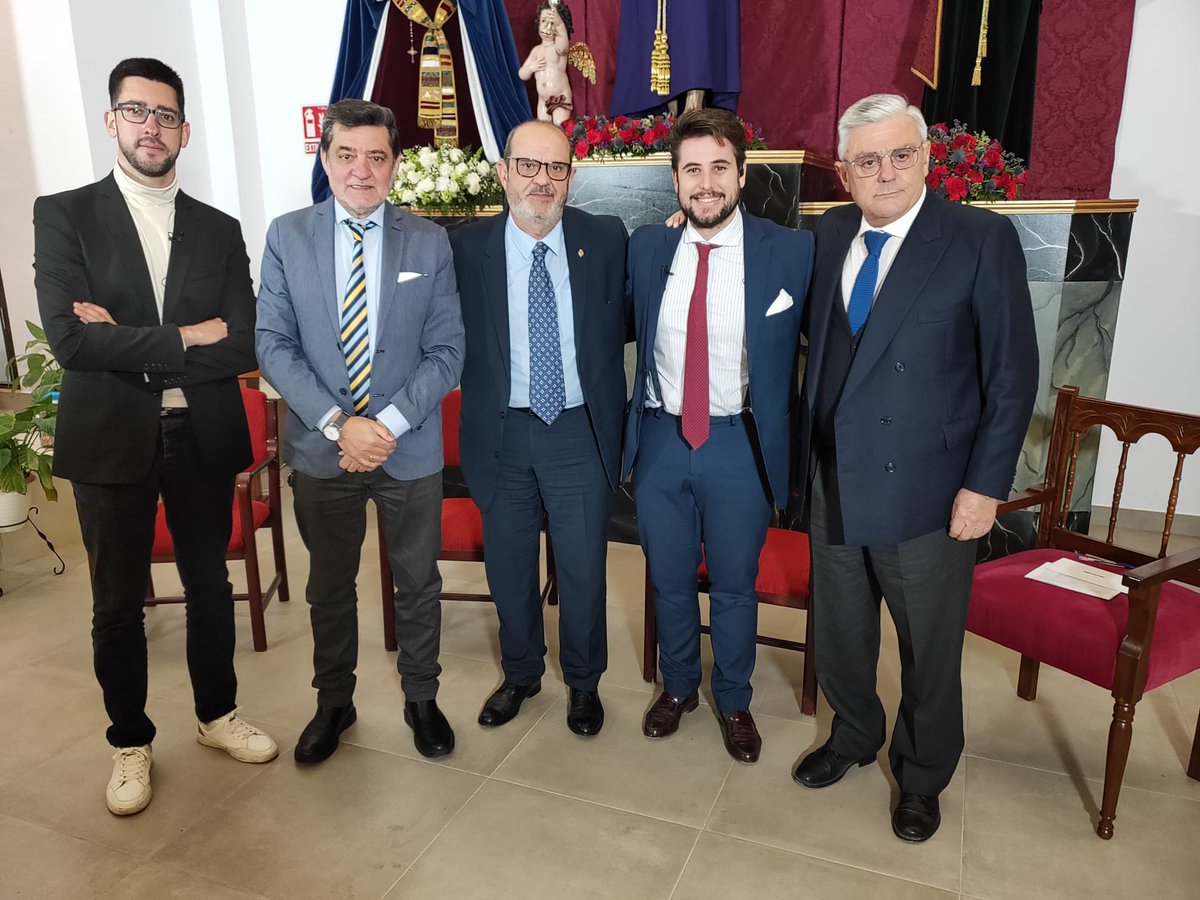 Esta foto me hace especial ilusión… Crecí leyendo a Eduardo Sugrañes y viendo los programas de <a href="/asegovia456/">Antonio Segovia</a>. Y ayer, compartí <a href="/LaRebujina/">La Rebujina</a> con ellos. 

Qué suerte tiene Huelva de tenerles y cuántas cosas debemos aprender aún de ellos. Gracias, de corazón.