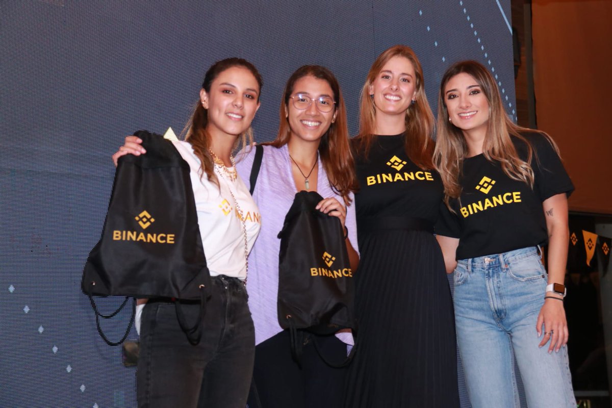 BinanceLATAM's tweet photo. 🚀 Así fue nuestro Binance Meetup en Panamá 🇵🇦

Que día más increíble el que vivimos. Con nuestros miembros de la comunidad de Binance estuvimos aprendiendo, jugando y lo importante conociéndonos.

🎊 Festejamos junto a ustedes estos grandes logros. 
Nos vemos pronto Panamá 🌟 https://t.co/PNdRH0HwO0