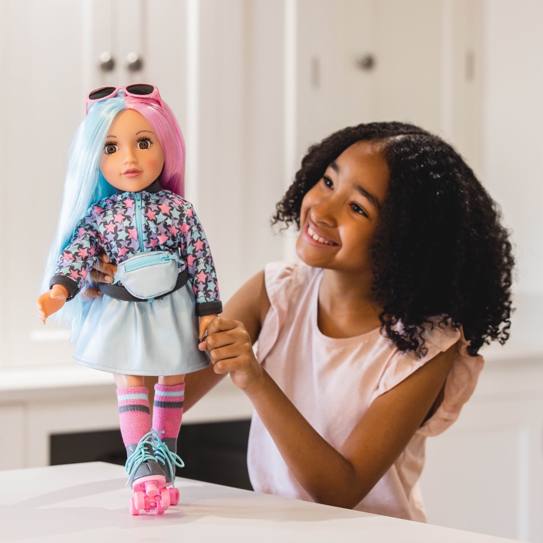 FriendDesigna's tweet photo. Never afraid to stand out from the crowd, Ashleigh comes with super soft two-tone hair in pink and turquoise! 💙💗 What is your favourite hair colour? ✨

#designafriend #dollphotography #fashiondolls #dolls https://t.co/ELvCdhjqBq