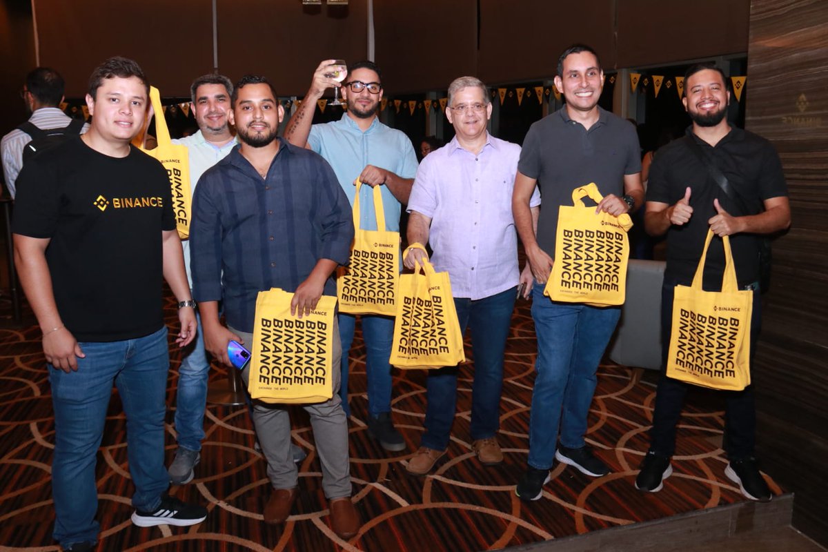 BinanceLATAM's tweet photo. 🚀 Así fue nuestro Binance Meetup en Panamá 🇵🇦

Que día más increíble el que vivimos. Con nuestros miembros de la comunidad de Binance estuvimos aprendiendo, jugando y lo importante conociéndonos.

🎊 Festejamos junto a ustedes estos grandes logros. 
Nos vemos pronto Panamá 🌟 https://t.co/PNdRH0HwO0