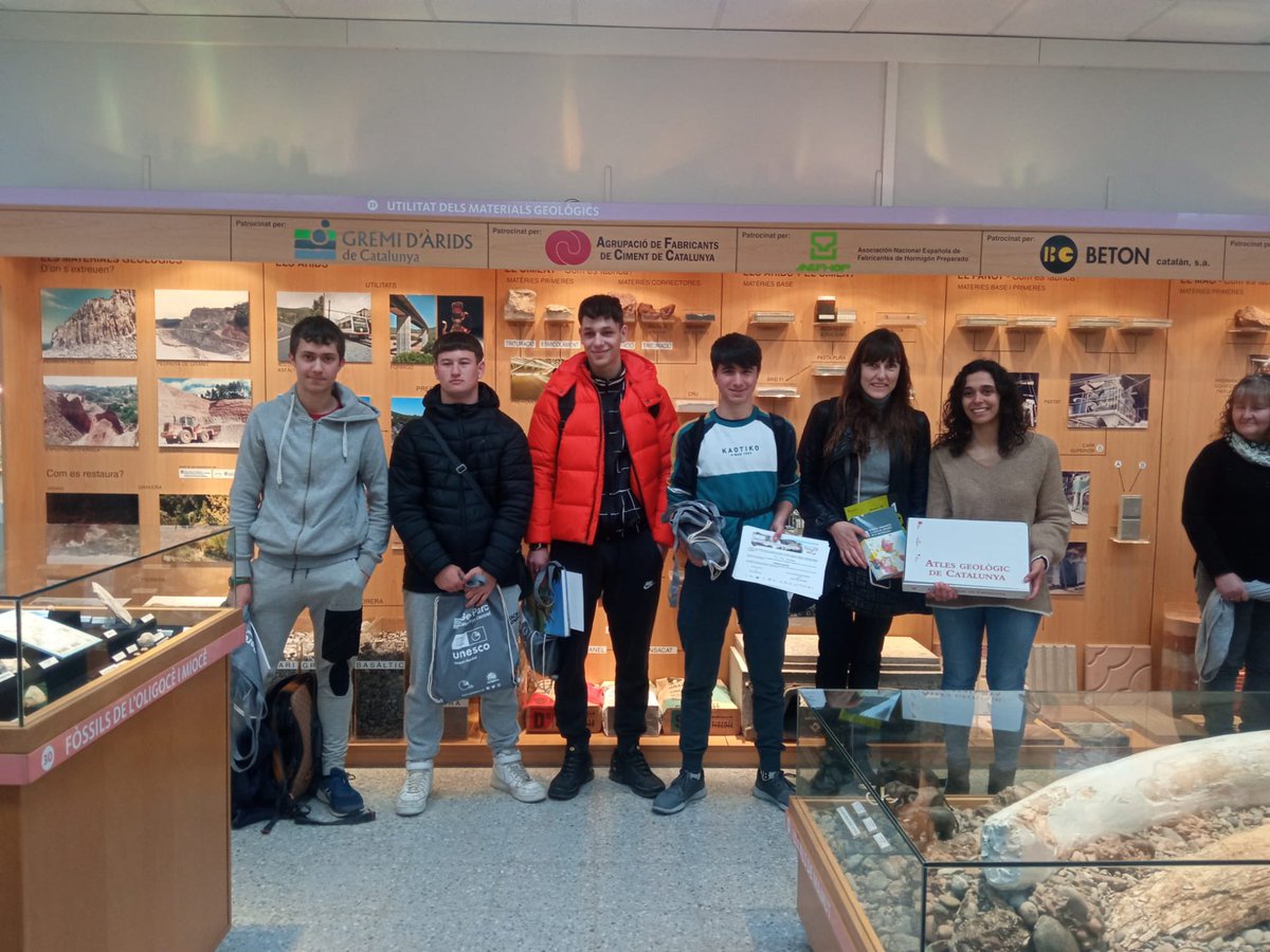Ins_SerradeNoet's tweet photo. El Llorenç també ha obtingut un premi com a millor classificat de 4t d’ESO! 
Volem destacar la bona feina que ha realitzat tot el nostre alumnat en aquest concurs! #somserradenoet #olimpiadadegeologia https://t.co/HMAjIR84yf