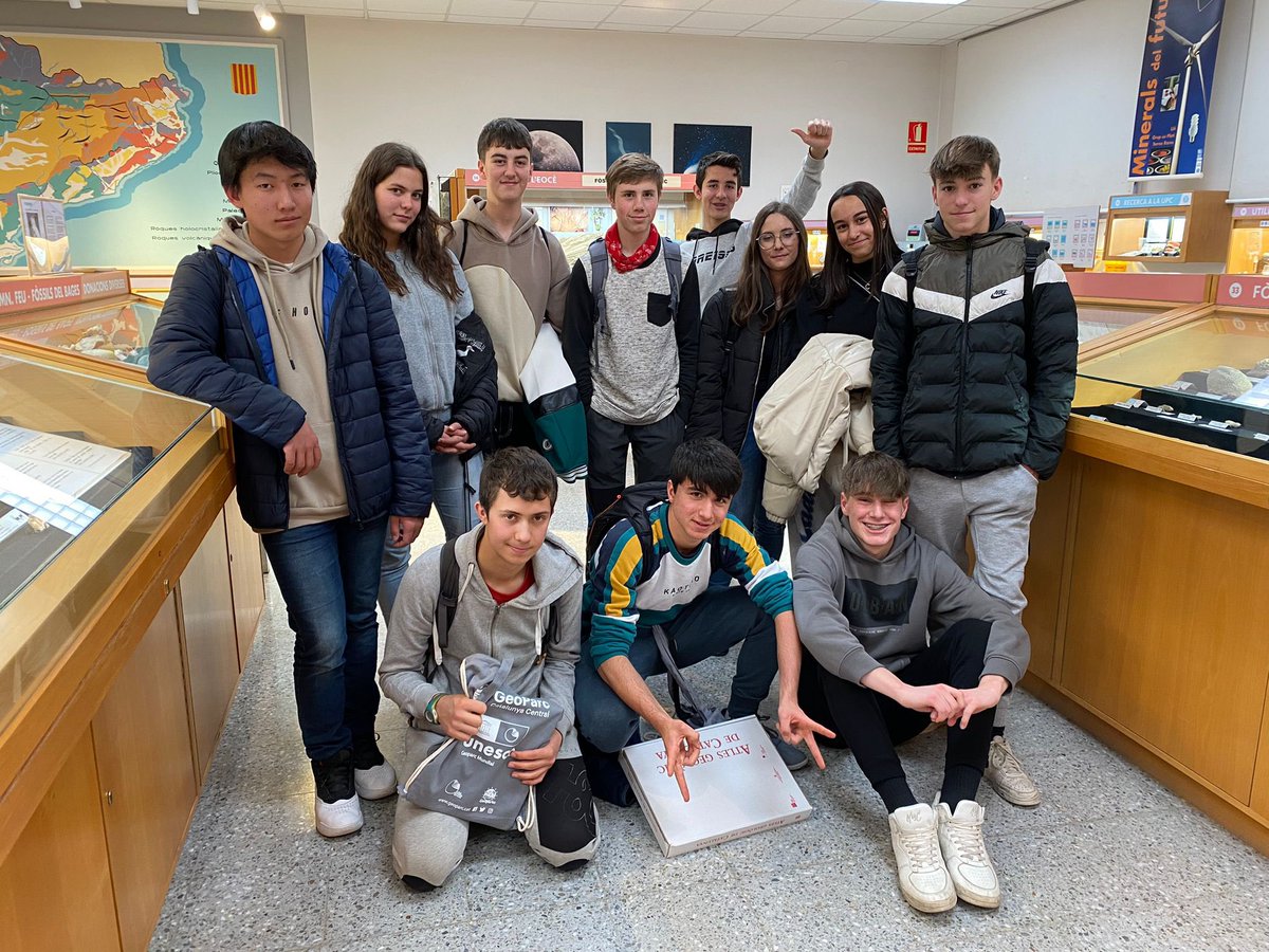 Ins_SerradeNoet's tweet photo. El Llorenç també ha obtingut un premi com a millor classificat de 4t d’ESO! 
Volem destacar la bona feina que ha realitzat tot el nostre alumnat en aquest concurs! #somserradenoet #olimpiadadegeologia https://t.co/HMAjIR84yf