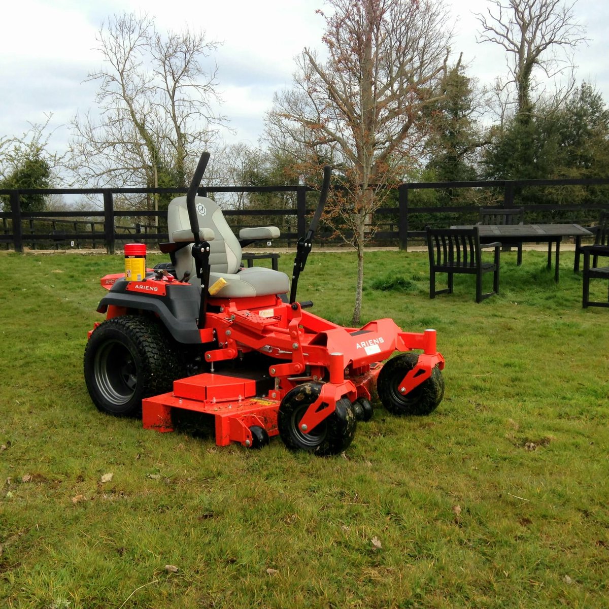 The Ariens Apex zero turn, a fast and efficient solution to a normal mower. Machines in stock ready for delivery. 01483 200516 <a href="/Ariens/">Ariens</a> <a href="/mowermanjimmy/">Jimmy The Mower</a> have you tried these yet? #groundcare #mow #mower #lawnmower #paddock #Surrey #Sussex #Guildford #countryside
