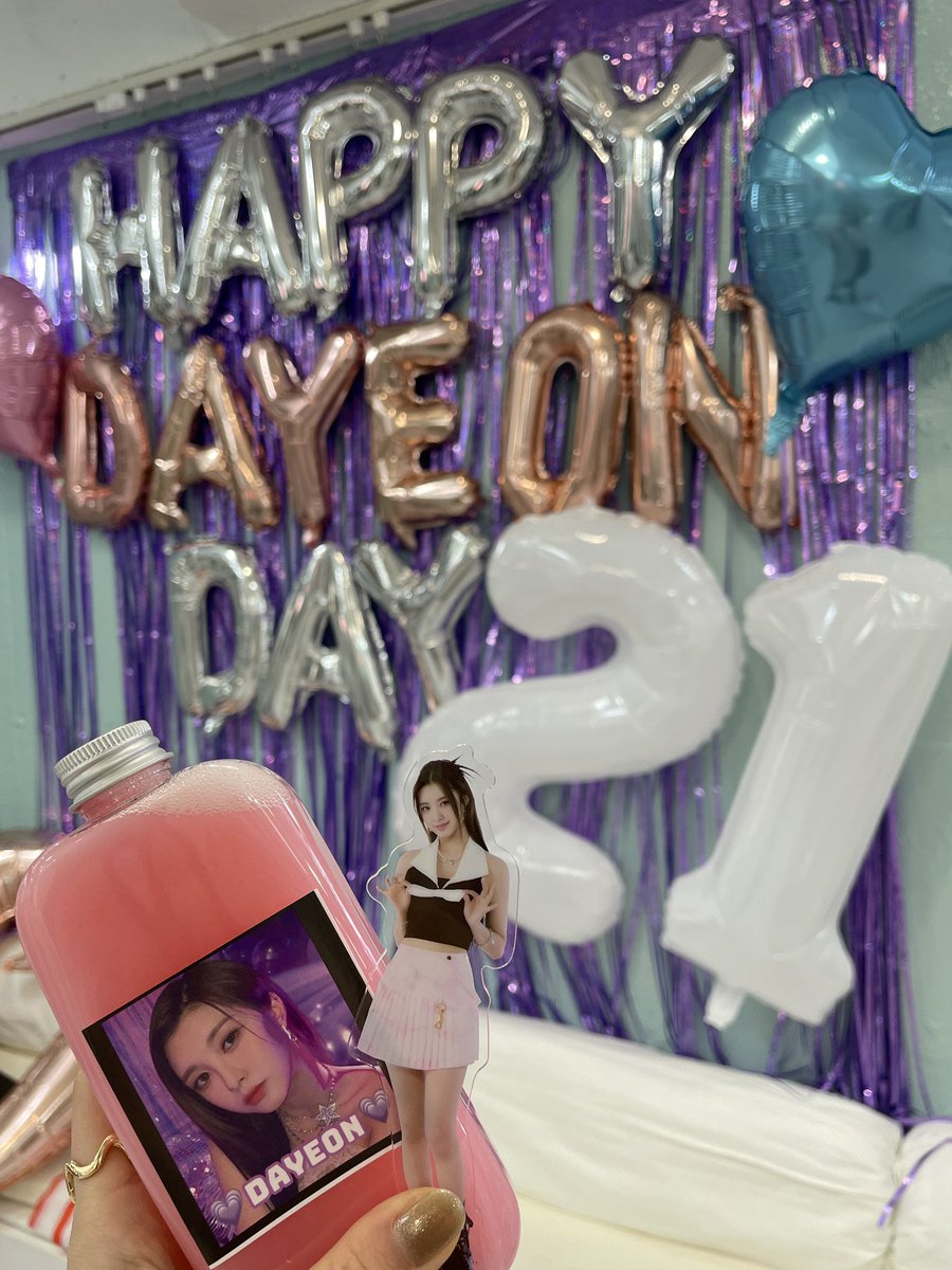 dayeon_kurin's tweet photo. 東京のセンイルカフェ♡♡
ほんっっっまに可愛すぎたあ😭😭💗
@7kuromi_ ほんまにありがとう♡♡
2日間ダヨンのお祝いできて
幸せやった💞💞
#ダヨンを彩る春色days
#HappyDAYEONday
#21歳も大好きダヨン
#EternalSpringDayeon
#봄의_요정처럼_감탄했던_다연이의_스물하나 https://t.co/SXDEJg9xMT
