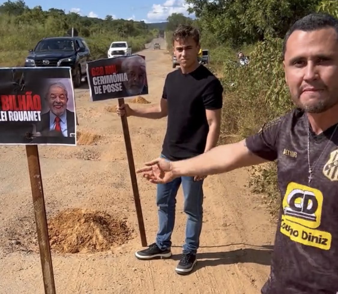 Ontem o Chupetinha e o Bananinha foram reclamar dos buracos na BR-367. 

Mas o que eles NÃO te contaram é que o projeto de pavimentação foi VETADO pelo próprio Bolsonaro em 2021.

Vocês por acaso viram eles reclamando da situação da estrada na época?