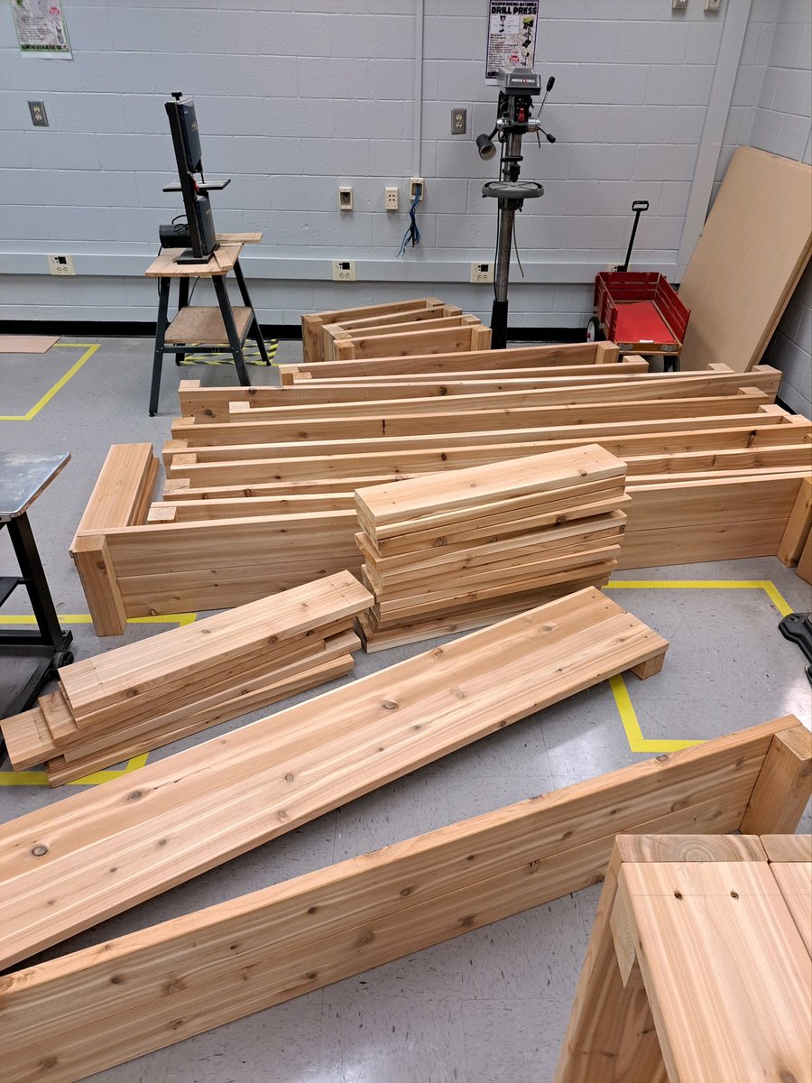 sofoturf's tweet image. All boards cut and assembly has begun. The War Eagle Victory Garden is starting to come together #DuckDrive @SouthForsythHS  @FCSchoolsGA