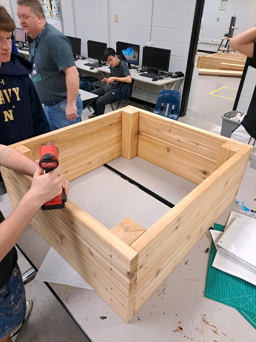 sofoturf's tweet image. All boards cut and assembly has begun. The War Eagle Victory Garden is starting to come together #DuckDrive @SouthForsythHS  @FCSchoolsGA