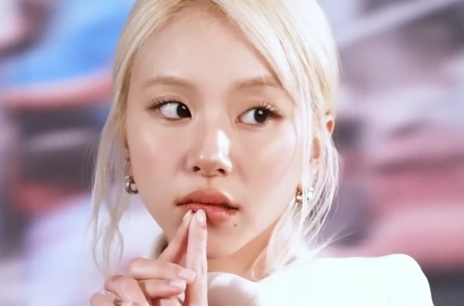 chaeyoungspics's tweet image. son chaeyoung... wow