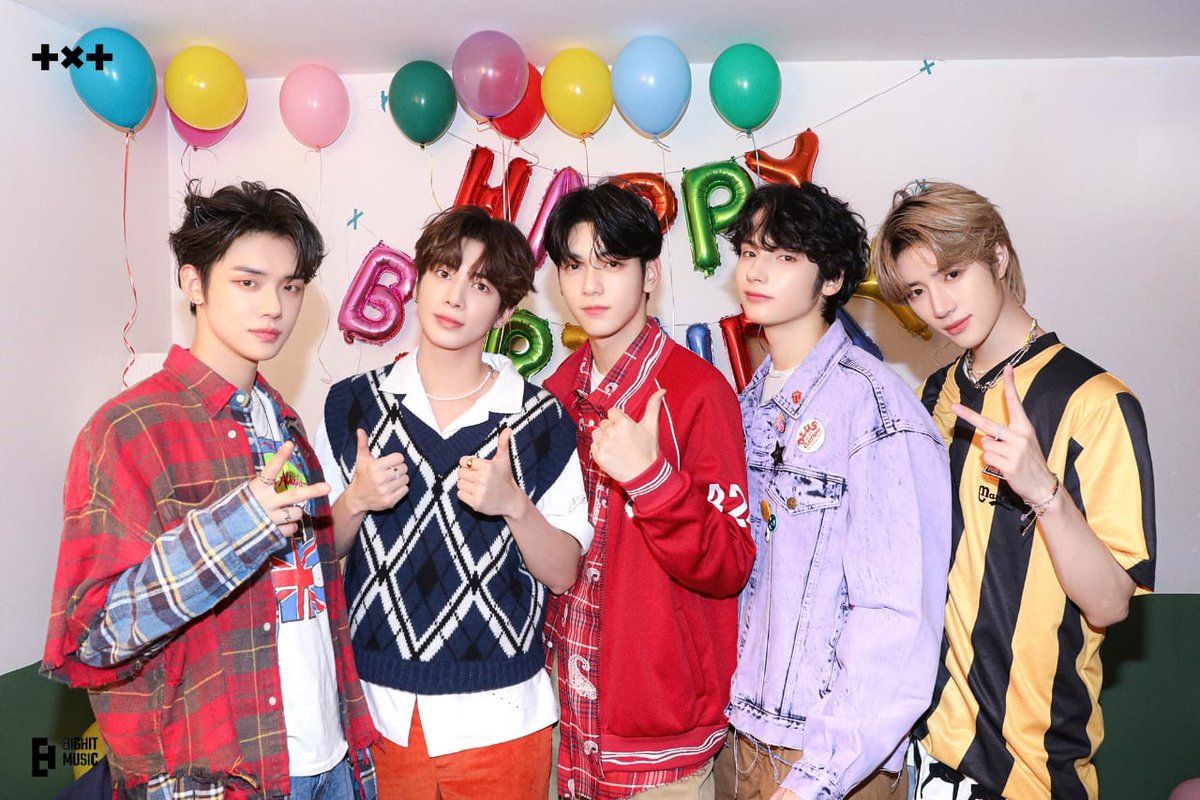 whynfnnd's tweet photo. Let's fly together
we will be together forever, no matter how much time we have spent, we will walk together and be happy and through the storms together♡

#ToFOUReverlandWithTXT
4 YEARS WITH TXT
#TXT_4th_Anniversary
#투바투와함께한4년내일도함께할우리
@TXT_members @TXT_bighit https://t.co/vkq4v3asi5