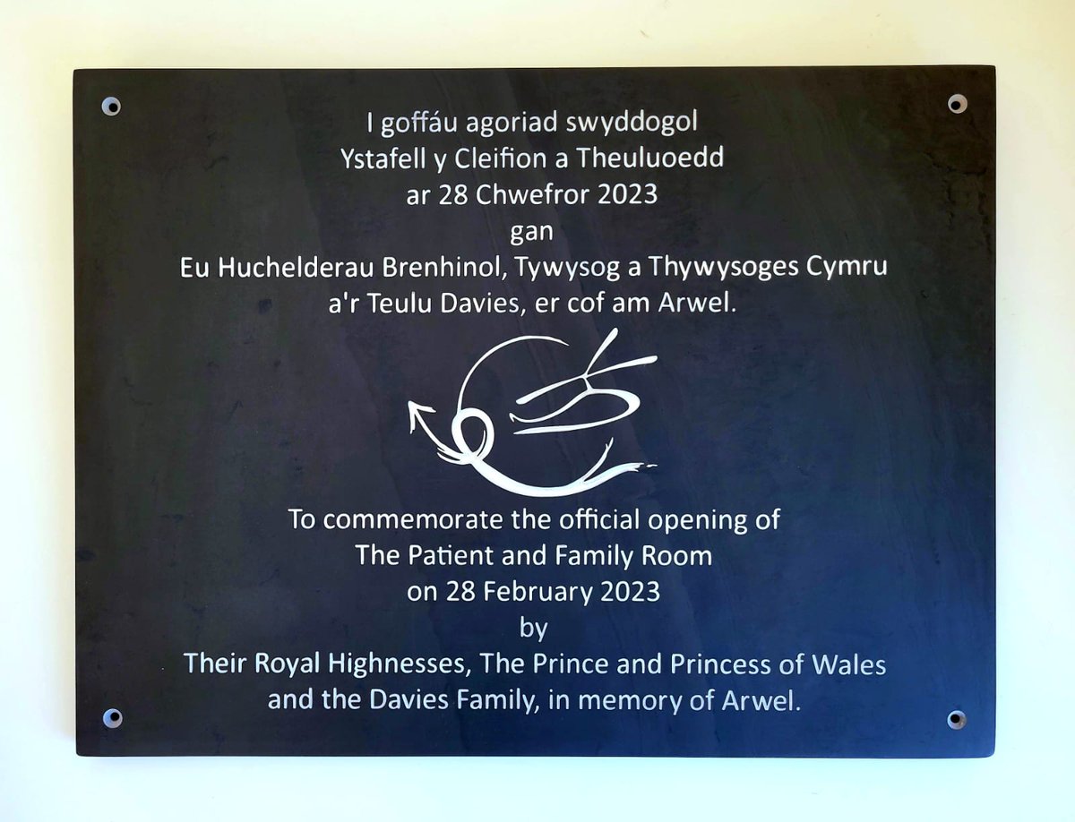 SlateWorkshop's tweet photo. 🏴󠁧󠁢󠁷󠁬󠁳󠁿👑 🚁👑🏴󠁧󠁢󠁷󠁬󠁳󠁿 It was an honour to have made plaques to commemorate the visit of the Prince and Princess of Wales to Wales Air Ambulance this week. @walesairambulance 🏴󠁧󠁢󠁷󠁬󠁳󠁿👑 🚁👑🏴󠁧󠁢󠁷󠁬󠁳󠁿 #PrinceofWales  #princessofwales  #HRH #welshslate #slate #llechicymraeg #PrinceWilliam https://t.co/GVI0aPFmIE
