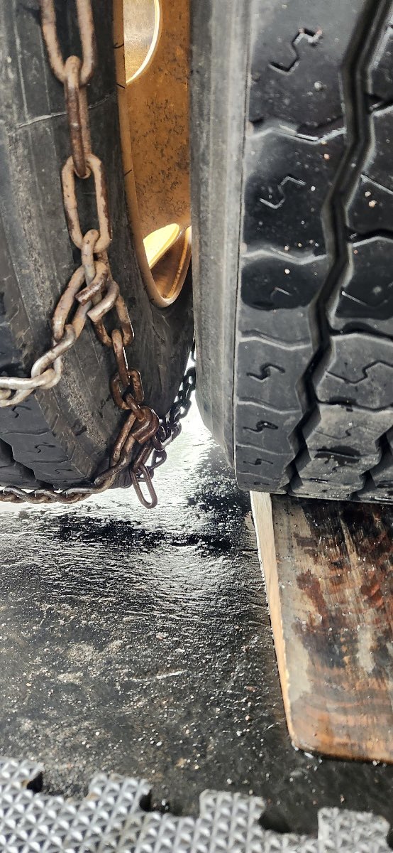 FSDTranspo's tweet photo. School Bus Driver’s must go through additional training to become “Mountain/Snow Qualified”. Your FSD Drivers have done the training in preparation for days like these!#FSDLearns #FSDBusiness https://t.co/6iawI0NS7c