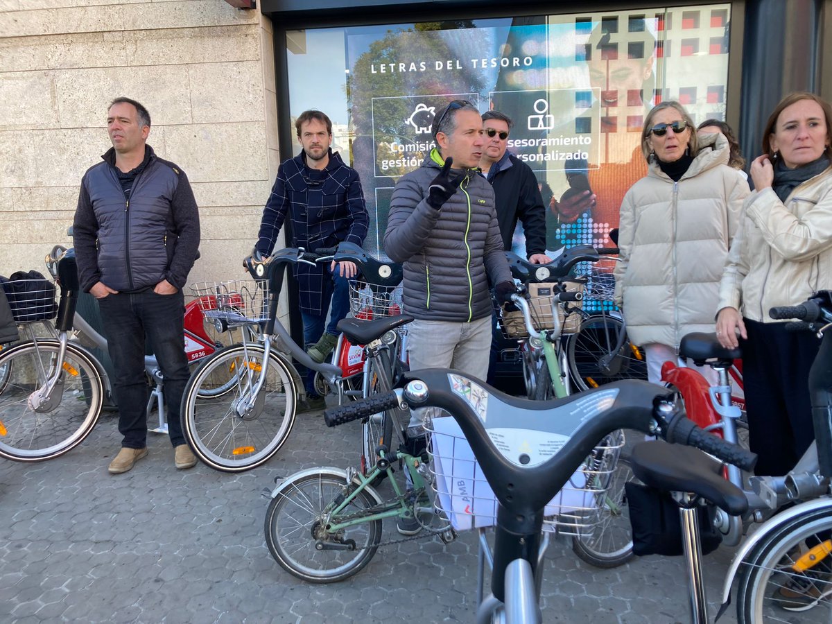 RedCiudadesBici's tweet photo. Terminamos el III Encuentro de la bicicleta urbana con una visita técnica a pedales por #Sevilla acompañados de #ManuCalvo y 🚴🏾‍♀️ de @SeviciOficial

Aprendiendo, compartiendo y experimentando

Buen fin de semana a tod@s! https://t.co/86WJ0zMPeI