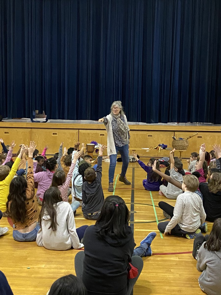 Lambton Park Community School storytelling assembly ⁦@tdsb⁩ ⁦@LambtonParkTDSB⁩ ⁦@LKDSB⁩ @gecdsb @yrdsb @toronto ⁦@PeelSchools⁩ #elementaryschools #storytelling #drama