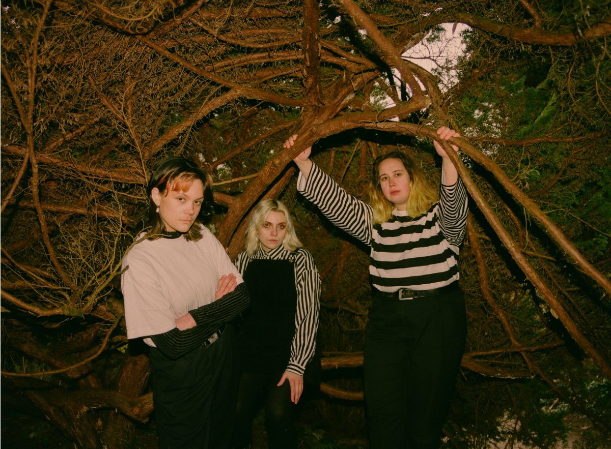 CLASH (@clashmagazine) on Twitter photo .<a href="/grandmashouseuk/">Grandmas House</a> cause a ruckus on new EP 'Who Am I' - the Bristol group gouge out a deep impression on their fresh statement...
clashmusic.com/news/grandmas-… .<a href="/grandmashouseuk/">Grandmas House</a> cause a ruckus on new EP 'Who Am I' - the Bristol group gouge out a deep impression on their fresh statement...
clashmusic.com/news/grandmas-…