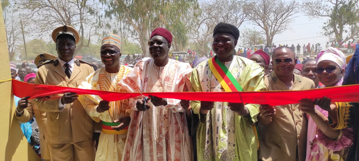 MFoutsou's tweet photo. Touboro now has its #MYEC which I have just inaugurated on behalf of the Head of State HE @PR_Paul_BIYA who offered this jewel in the framework of #TYSYP for the supervision of the youths of this locality in view of their socio-economic integration. https://t.co/BJHGS6xbZT