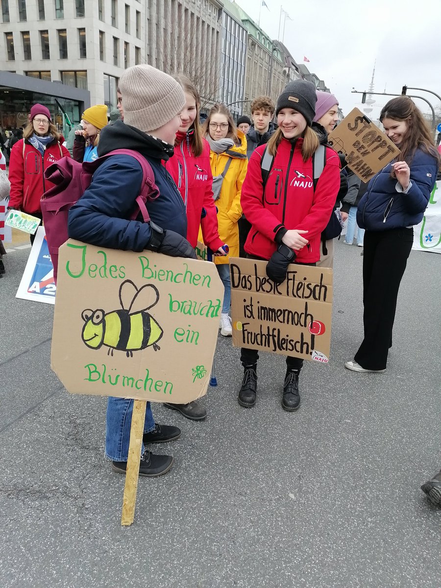 #ClimateStrike Week 179

#GlobalClimateStrike in Hamburg!

We demand a traffic transition now!
❤️☮️🌍🌏🌎💧🌳🌱🌿🌺🌼🏵️🌻🌞🦋

#ClimateStrike #FridaysForFuture #fridaysforfuturehamburg #FightFor1Point5 #ClimateActionNow #FaceTheClimateEmergency #ListenToTheScience #twiff