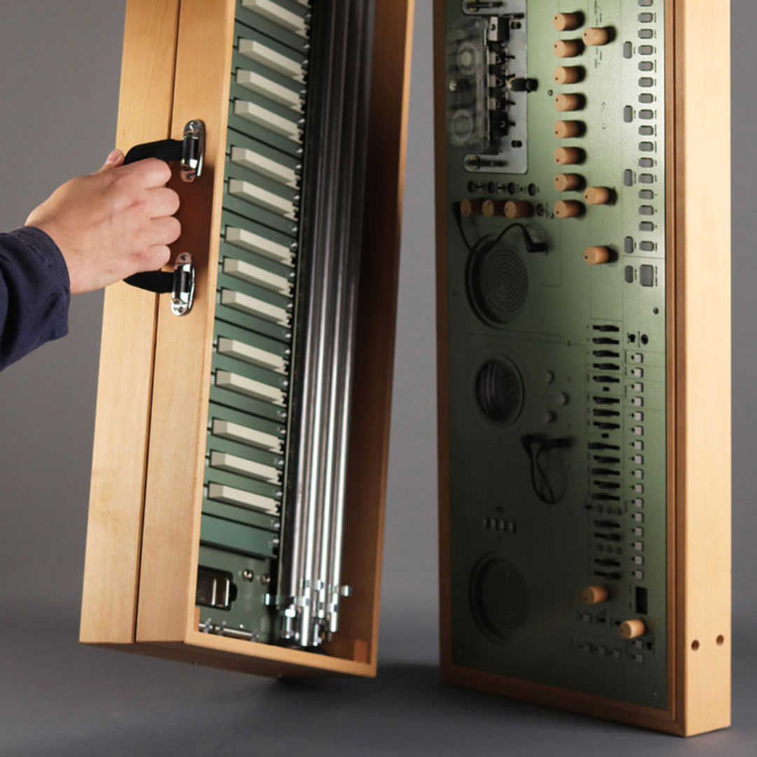 schoenhaesslich's tweet photo. Audiovisuelles Meisterwerk von dem Künstler Love Hultén. Der Vintage Synthesizer ist eine wahre Augenweide und eine traumhafte Klangvielfalt im stylischen Holzkoffer.
📝 Autor: Kean
📷 Foto: ©Love Hultén
🍰 Link: https://t.co/GyoFmNZhNM https://t.co/Ni9y4YzO3V