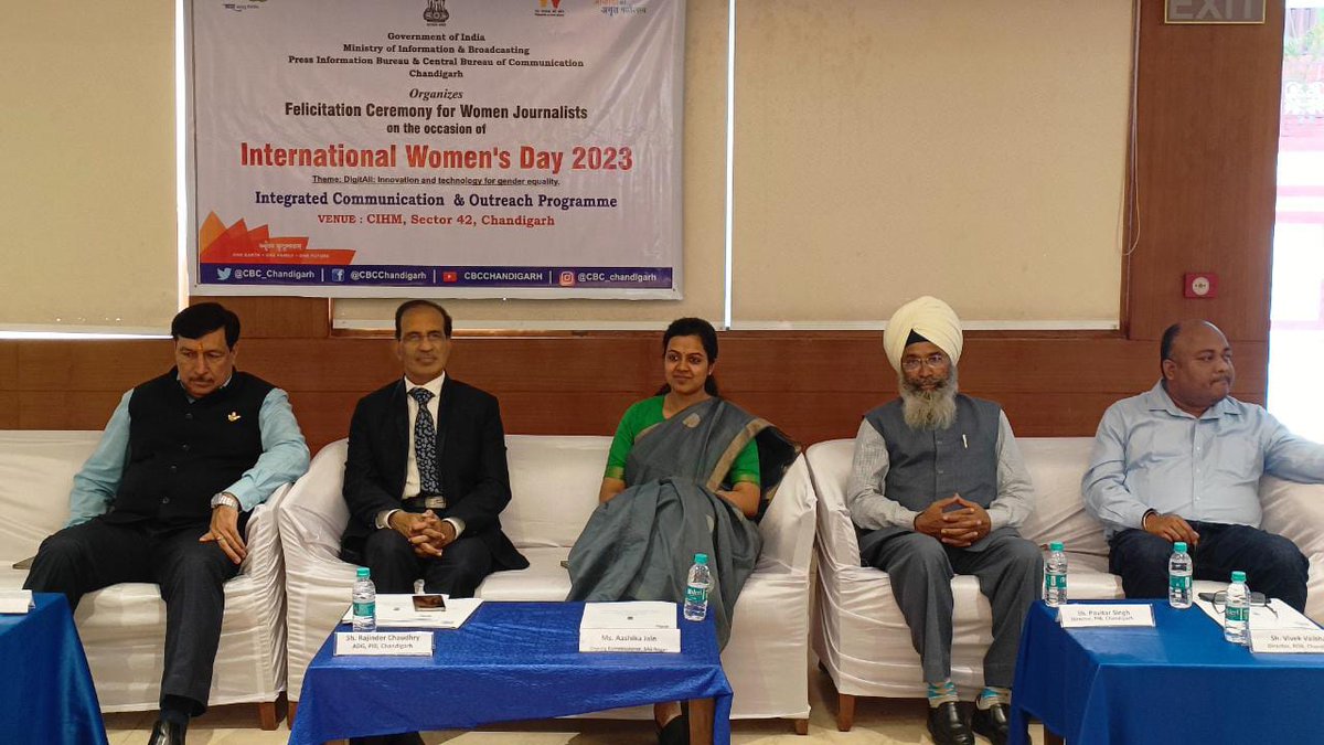 As part of #InternationalWomensDay celebrations, PIB Chandigarh felicitated #WomenJournalists of the region at Chandigarh Institute of Hotel Management, today.

#DigitALL @MinistryWCD @smritiirani @PIBWCD @unwomenindia @PIB_India @w20org @g20org @_DigitalIndia @GoI_MeitY