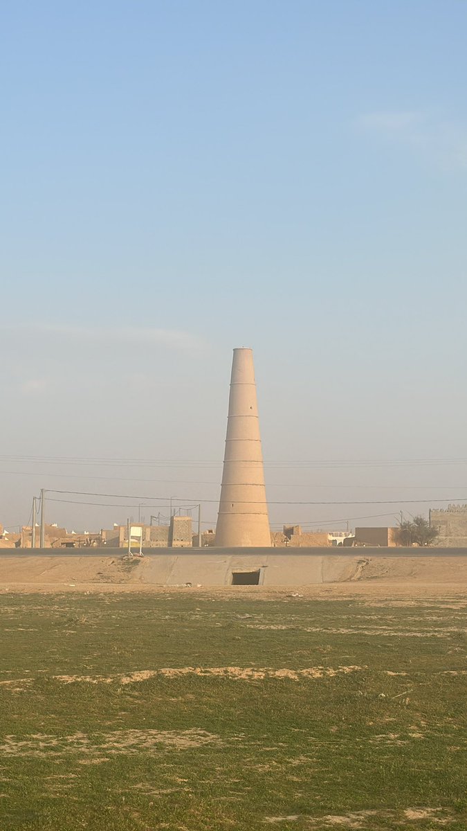 malmafrj's tweet photo. مرقب بلدة رغبة جنوب محافظة ثادق والمحمل ( شمال غرب مدينة الرياض 120 كلم ) والذي بني قبل أكثر من 180 عام وانهار في أمطار مارس 2015 وتم إعادة بنائه عام 1439هـ
وجزى الله كل خير من ساهم في إعادة بنائه . https://t.co/Q0p7xRaXfv