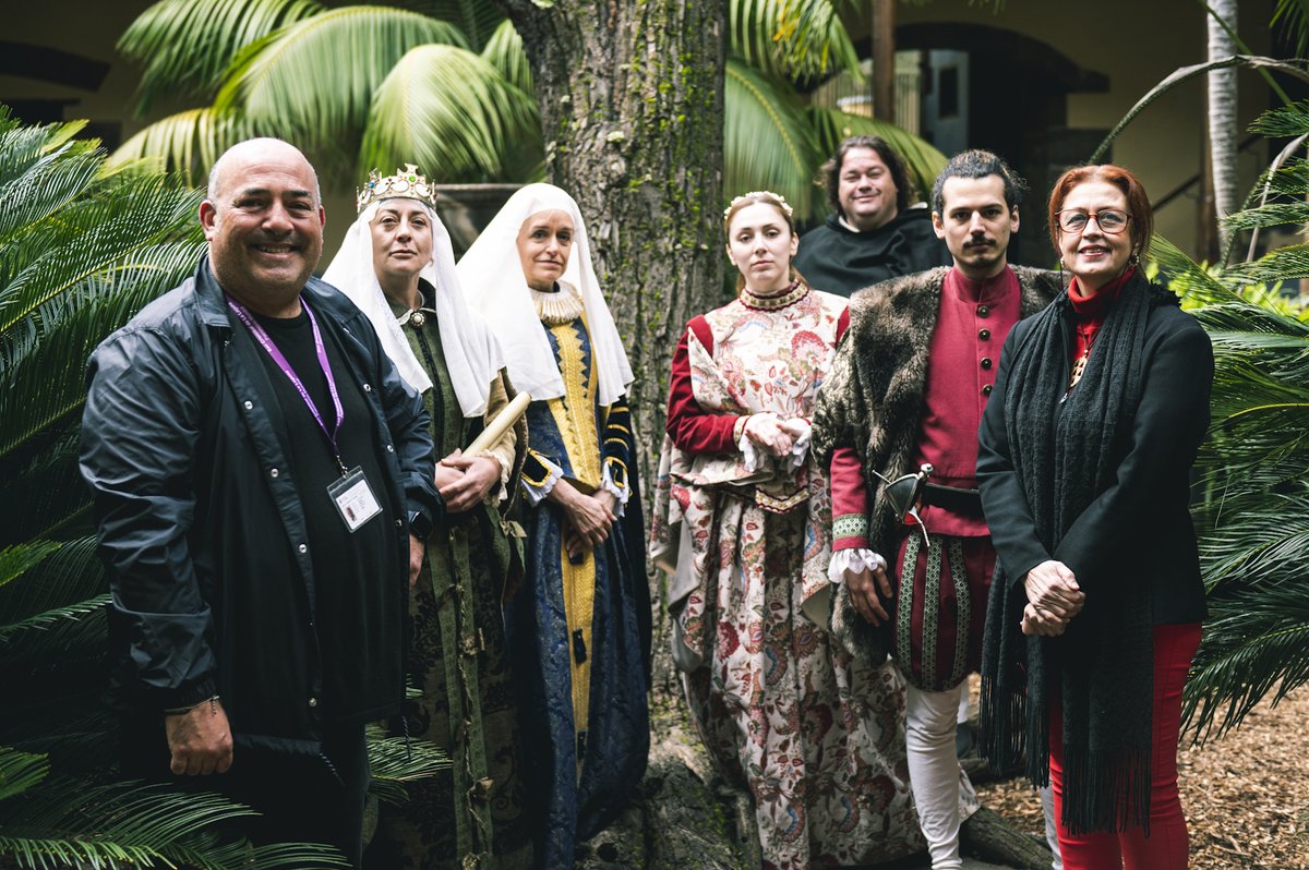 🎭 <a href="/PatrimonioHLL/">Patrimonio Histórico La Laguna</a> organiza ‘#LaLaguna, Ciudad de Paz’, por el que las calles del casco histórico se transforman en un escenario improvisado en el que <a href="/BurkaTeatro/">BurkaTeatro</a> ofrecerá una serie de rutas teatralizadas sobre el proceso de fundación de la ciudad.

🔗: aytolalaguna.es/actualidad/not…