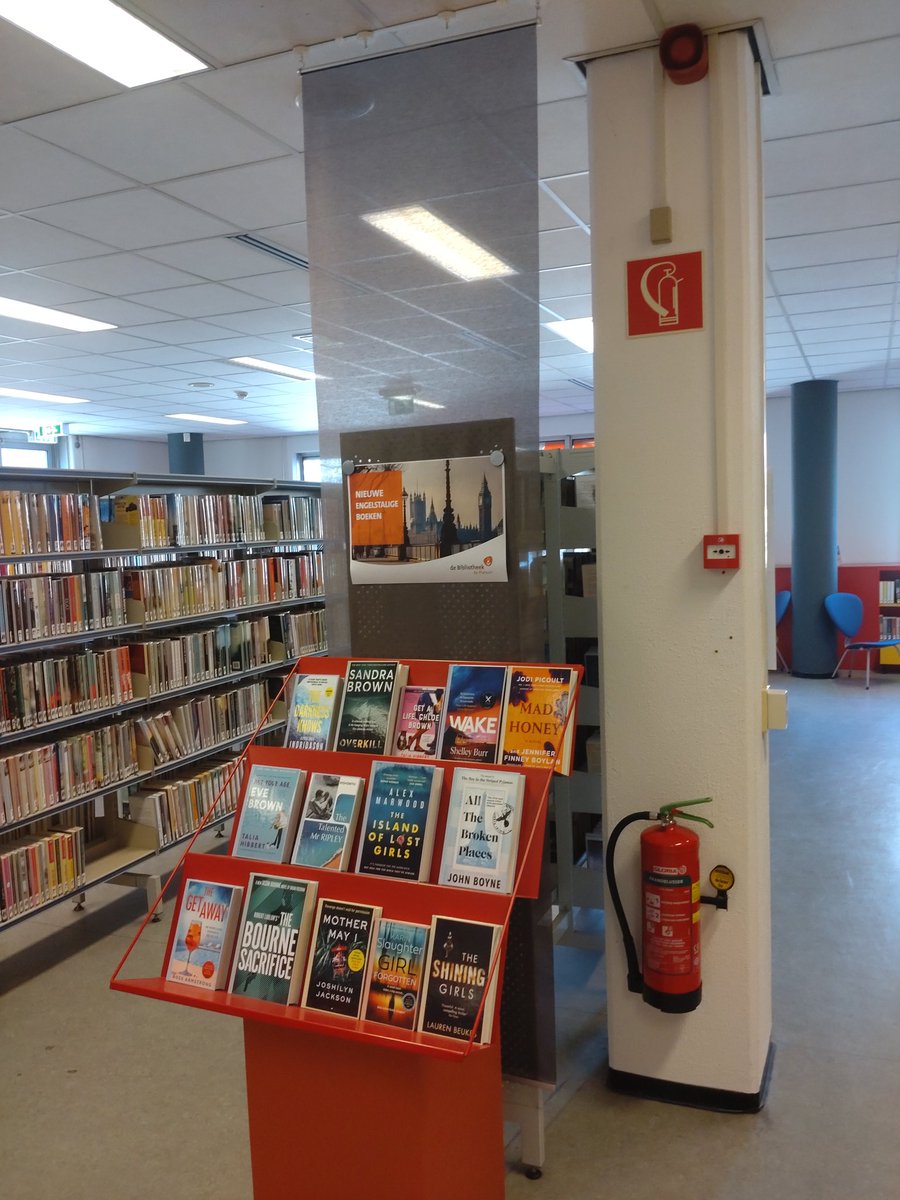 vonk_rene's tweet photo. Tijdens het spreekuur in de bibliotheek, ouders met kinderen aangesproken of er thuis een vluchtplan is. Beste ouders oefen dit met uw kinderen. Zorg dat Uw Vluchtweg vrij is! #Wijkbrandweer #Brandweer #Veiligleven #Vluchtplan #Advies #Vlaardingen @GemeenteVlaardingen https://t.co/xrn4rJrI0X