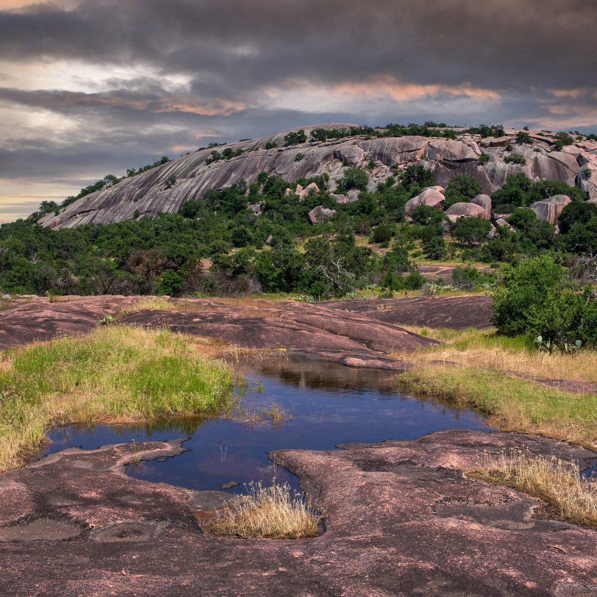 Raise your hand if you've made it to the top of @GoEnchantedRock  👋🏼

The massive pink granite dome with amazing #HillCountry views just celebrated 45 years with #TexasStateParks 🎂

#EnchantedRock
@nature_tx