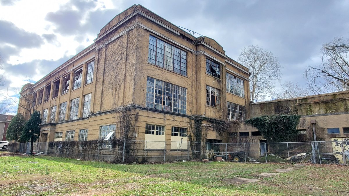 Asbestos Testing Set to Begin for St. Albans Junior High Building Demolition Project

Full Story &amp; Updates
i.mtr.cool/niiypihidc

#localnews #communitycleanup #forwardmomentum