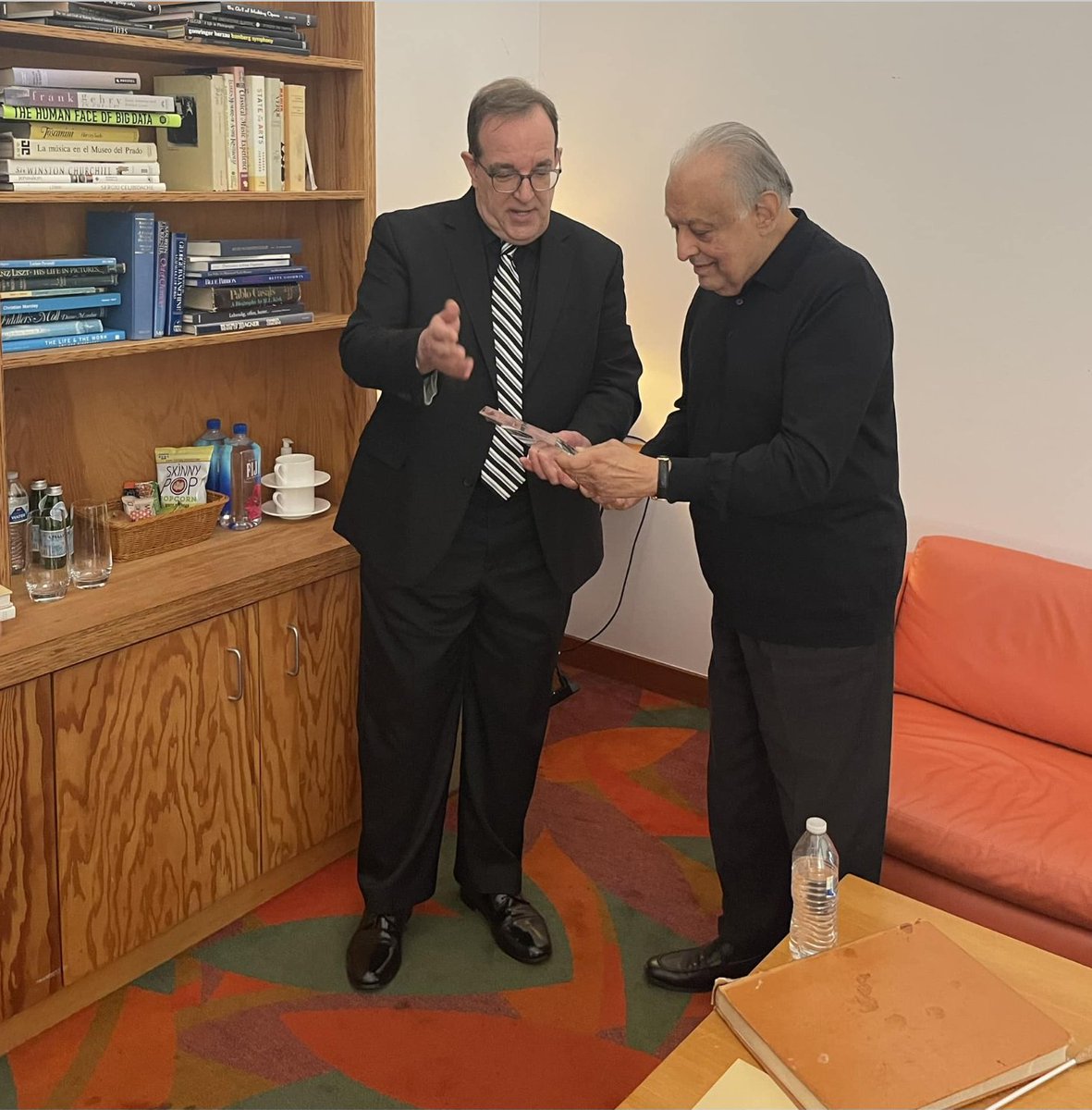 conguild's tweet photo. An honor to present Maestro Zubin Mehta with the International Conductors Guild’s Theodore Thomas Award for extraordinary contributions to the art &amp; profession of conducting - with Claire Fox Hillard https://t.co/bAB3tjiHrS