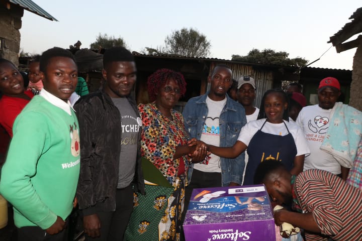 AsanteAfrica's tweet photo. Monica, an alumni from Kenya #PayedItForward with Blessings Life Foundations to visit Mama Elizabeth's Children's Home to make a difference. She shares, "Our goal is to continue transforming lives and making a positive impact by giving back to our community."

#TransformingLives https://t.co/eLD5HwMj7y