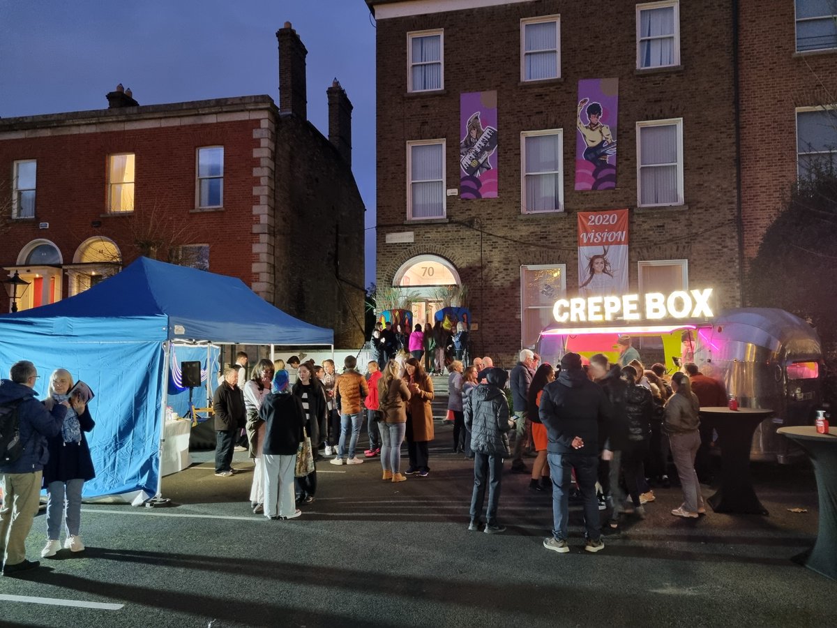 CityofDublinETB's tweet photo. What a fantastic evening hosted by City of Dublin Youth Services to celebrate #ETBDay. 

Young people from across Dublin City attended and took part in a Pop Up Art Exhibition. 

Art, Live Music, and Crepes – What more could you want!

@CDYSB1 @ETBIreland https://t.co/4lHs6uKYzT