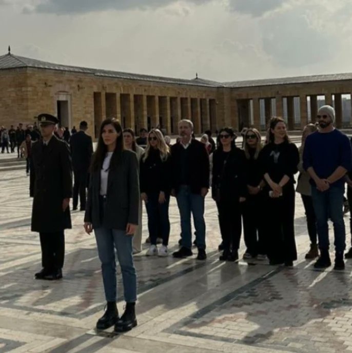 sukruozyildiz_l's tweet photo. Les comparto más fotos de la visita que hicieron varios actores
a los niños afectados por el terremoto en #Ankara
#ucimorgtr #ucim
#şükrüözyıldız #sukruozyildiz
💙🙏🏻✨ https://t.co/d3Zfcuw61U