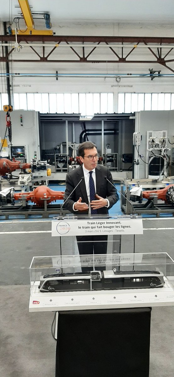 Signature du consortium Train Léger Innovant dans les locaux de Texelis à Limoges. Une belle équipe de France ferroviaire pour concevoir un train moderne et utile pour nos lignes régionales <a href="/al_rousset/">Alain Rousset</a> @renaudlagrave <a href="/JPFarandou/">Jean-Pierre Farandou</a> <a href="/PetitpoissonJ/">Jeanne.petitpoisson</a> <a href="/ferrocampus/">FERROCAMPUS</a>