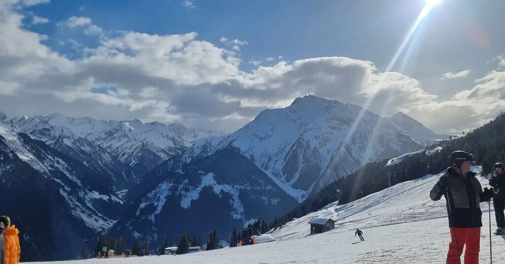Time for some skiing in Mayrhofen.... 
#skiing #skilife #mayrhofen #boystrip #austria #winetime #legache instagr.am/p/CpVOrTvttw2/