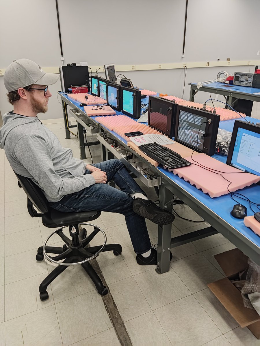 VartechSystems_'s tweet image. Hoy Viernes, Mark Speer, nuestro IT Systems Administrator, está instalando nuevo software en nuestros servidores para los nuevos productos que estamos desarrollando...

#TechFriday #ComputadorasIndustriales #MonitoresReforzados #HMI #VarTechSystems