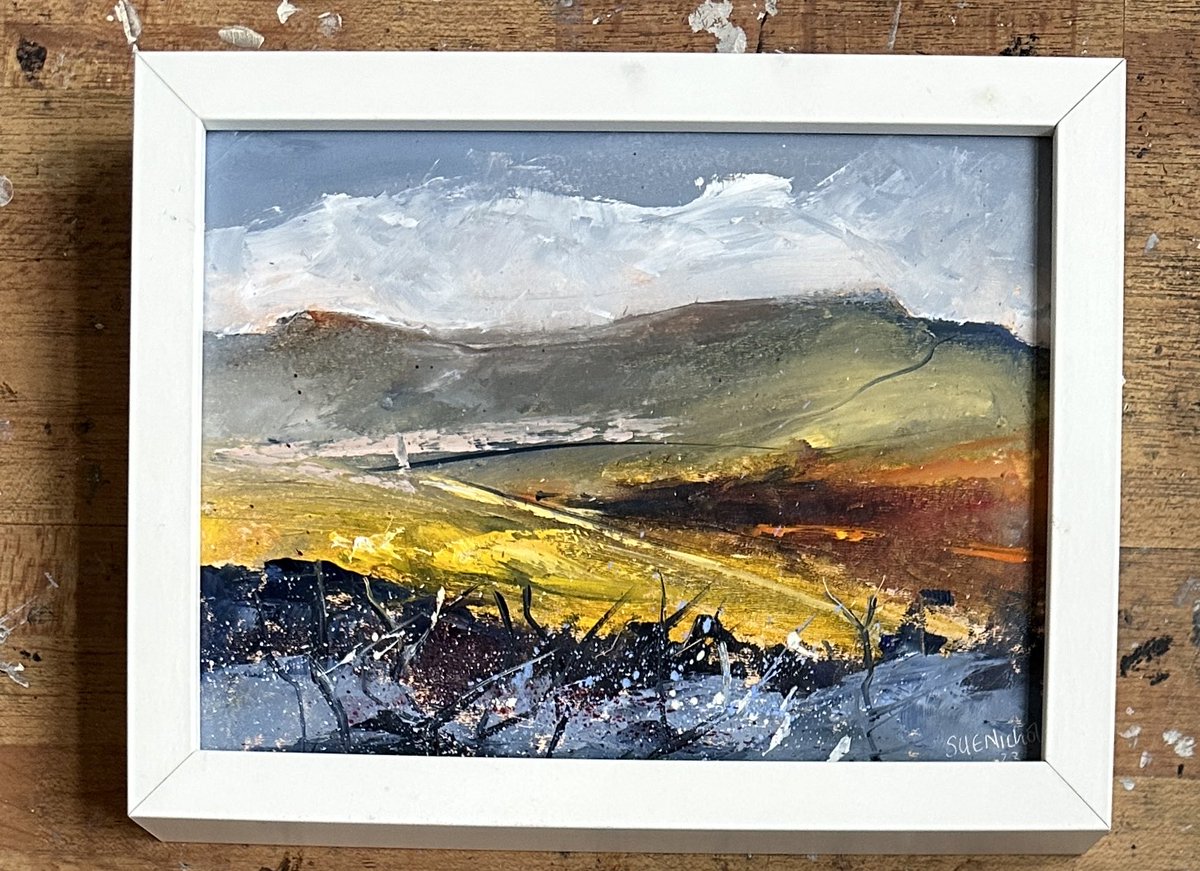 staithesartist's tweet photo. Last day of ⁦@PDArtisans⁩ #showcaseintheshop tomorrow. This is my favourite of the ones left. #HiggerTor #CarlWark #Derbyshire #oils https://t.co/4C4Tldbf0p