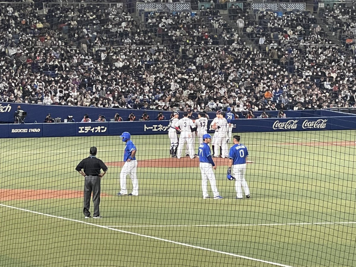 abechiaki's tweet photo. 侍ジャパンvs中日ドラゴンズの試合を観戦しました。
大谷選手も今日から合流して日本代表は豪華な顔ぶれ。今日は試合前の練習からしっかり観ましたが、ものすごい人でした。笑
試合は負けてしまいましたが、本戦は大丈夫！…と、信じたい。
頑張れ、侍ジャパン！
#趣味はスポーツ観戦 https://t.co/jynoUeMN5W