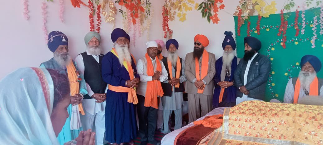 Kashmir_s_wahla's tweet image. ਸ਼੍ਰੀ ਚੋਲਾ ਸਾਹਿਬ ਮੇਲੇ ਦਿਆਂ ਸੰਗਤਾਂ ਨੂੰ ਲੱਖ ਲੱਖ ਵਧਾਈਆਂ। ਇਸ ਮੋਕੇ  ਗੁਰਦਵਾਰਾ ਸਾਹਿਬ ਮੱਥਾ ਟੇਕਿਆ ਅਤੇ ਸਰਬੱਤ ਦੇ ਭਲੇ ਦੀ ਅਰਦਾਸ ਕੀਤੀ। ਅਤੇ ਗੁਰਦਾਸਪੁਰ ਵਿਖੇ ਸੰਗ ਦੇ ਦਰਸ਼ਨ ਕਰ ਸੇਵਾ ਕੀਤੀ ਅਤੇ ਸੰਗਤ ਦਾ ਅਸ਼ੀਰਵਾਦ ਪ੍ਰਾਪਤ ਕਿੱਤਾ। @ArvindKejriwal @BhagwantMann @JarnailSinghAAP @raghav_chadha @SandeepPathak04