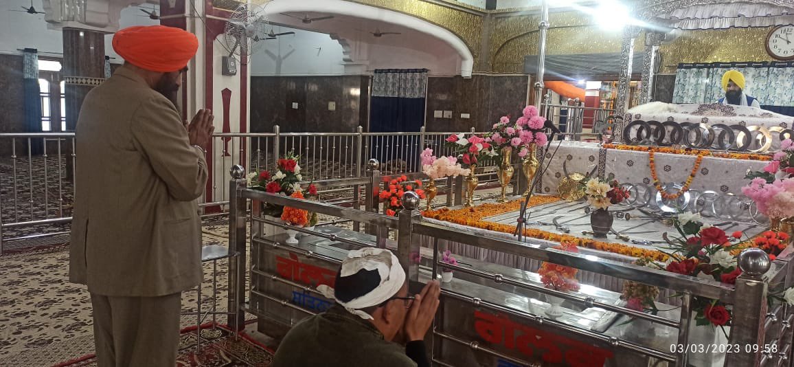 Kashmir_s_wahla's tweet image. ਸ਼੍ਰੀ ਚੋਲਾ ਸਾਹਿਬ ਮੇਲੇ ਦਿਆਂ ਸੰਗਤਾਂ ਨੂੰ ਲੱਖ ਲੱਖ ਵਧਾਈਆਂ। ਇਸ ਮੋਕੇ  ਗੁਰਦਵਾਰਾ ਸਾਹਿਬ ਮੱਥਾ ਟੇਕਿਆ ਅਤੇ ਸਰਬੱਤ ਦੇ ਭਲੇ ਦੀ ਅਰਦਾਸ ਕੀਤੀ। ਅਤੇ ਗੁਰਦਾਸਪੁਰ ਵਿਖੇ ਸੰਗ ਦੇ ਦਰਸ਼ਨ ਕਰ ਸੇਵਾ ਕੀਤੀ ਅਤੇ ਸੰਗਤ ਦਾ ਅਸ਼ੀਰਵਾਦ ਪ੍ਰਾਪਤ ਕਿੱਤਾ। @ArvindKejriwal @BhagwantMann @JarnailSinghAAP @raghav_chadha @SandeepPathak04