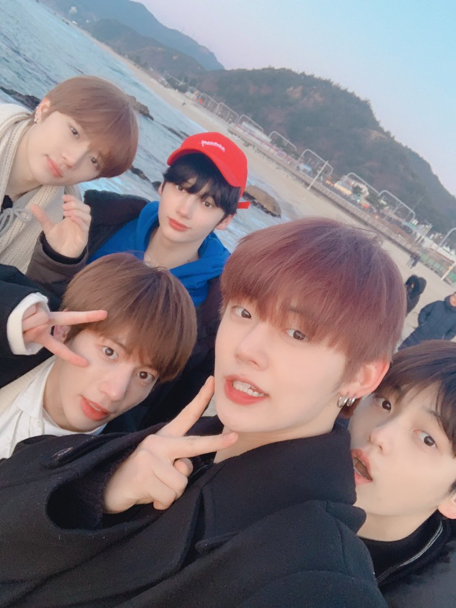 taemyau's tweet photo. 4 YEARS WITH TXT
#TXT_4th_Anniversary 
#투바투와함께한4년내일도함께할우리
#ToFOUReverlandWithTXT 
@TXT_members @TXT_bighit https://t.co/HRRolKlWfW