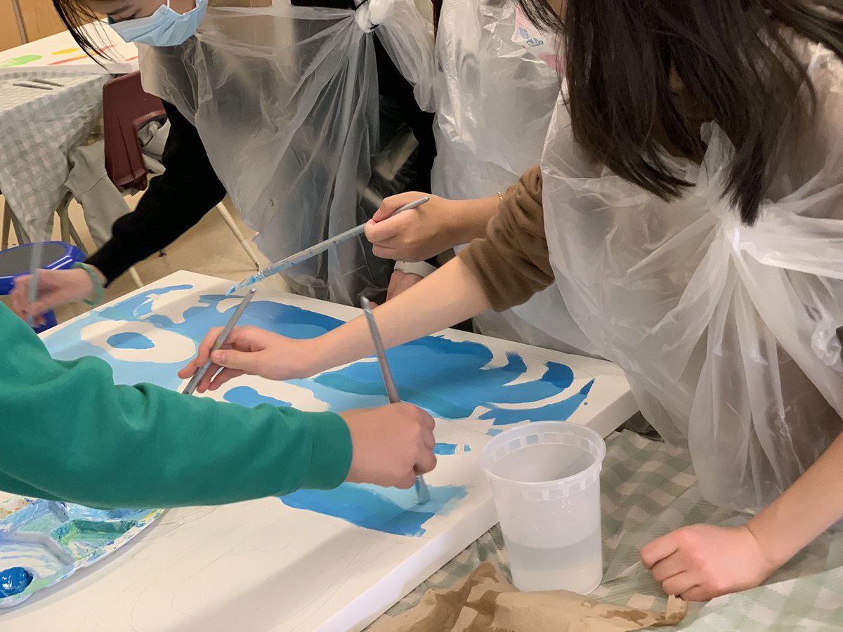 Ahsennase's tweet photo. My grade 7 students at @ButtonvillePS  @YRDSB getting down &amp; not so dirty 

Love watching them as they paint, they look like a school of piranhas devouring a carcass as their brushes furiously paint the same area! 😂

Art illustrates Haudenosaunee stories told/read during class https://t.co/ZhLzjN8a8j