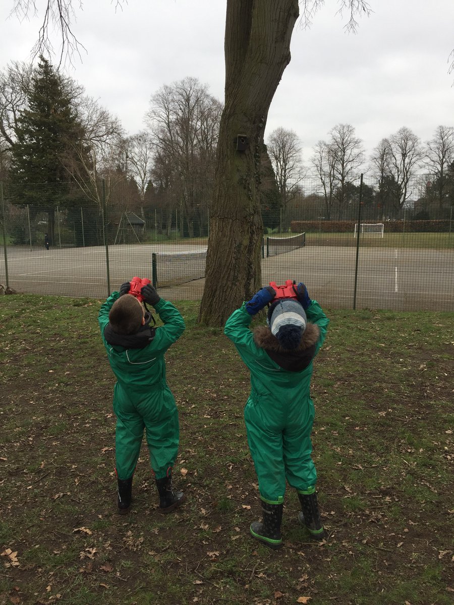 Then it was time for the second group- they had an amazing time ☘️🌿 bird watching, mud kitchen, word hunting and of course hot chocolate ❤️