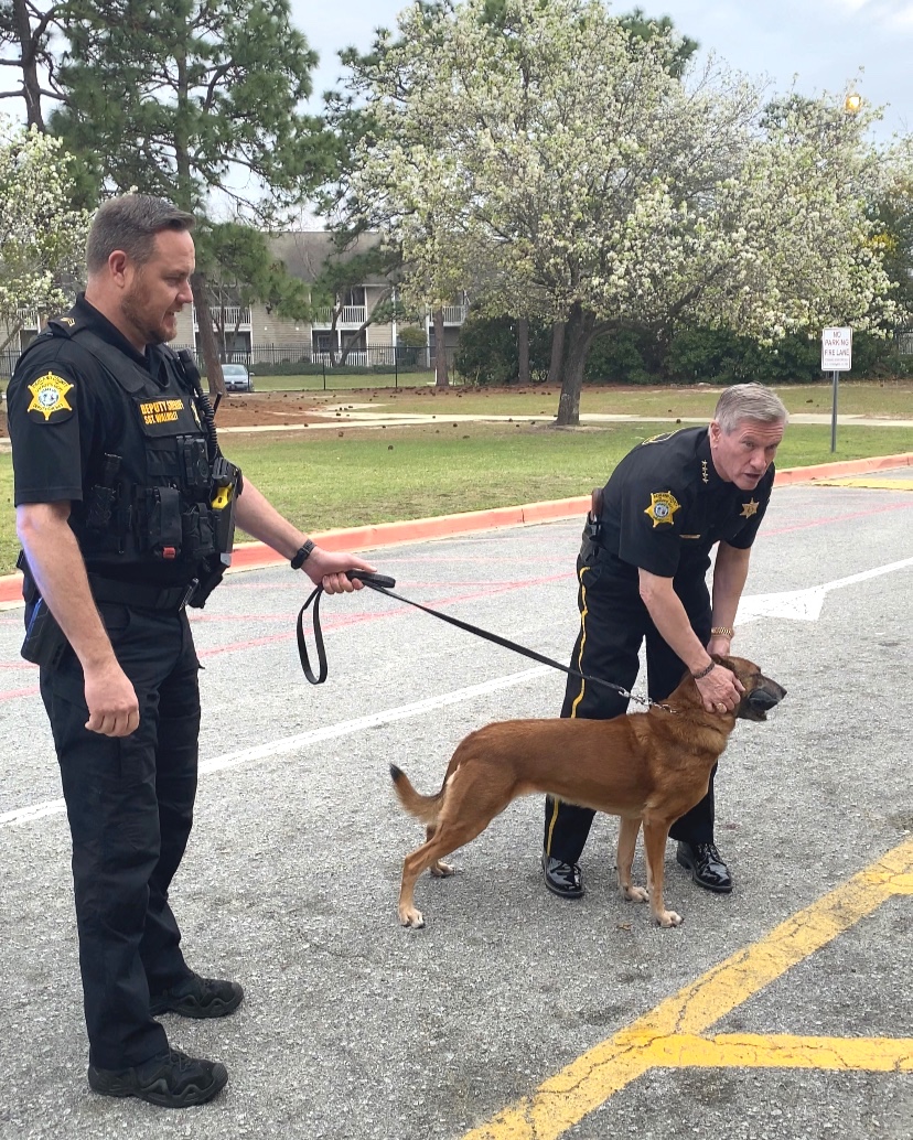 Sheriff Lott, Sgt. Walmsley and K-9 Emy visited the students at L. W. Conder Elementary School today for 'Real Men Read Across America.' To say they were excited to see them might be an understatement! ❤️ We loved getting to visit you all today!