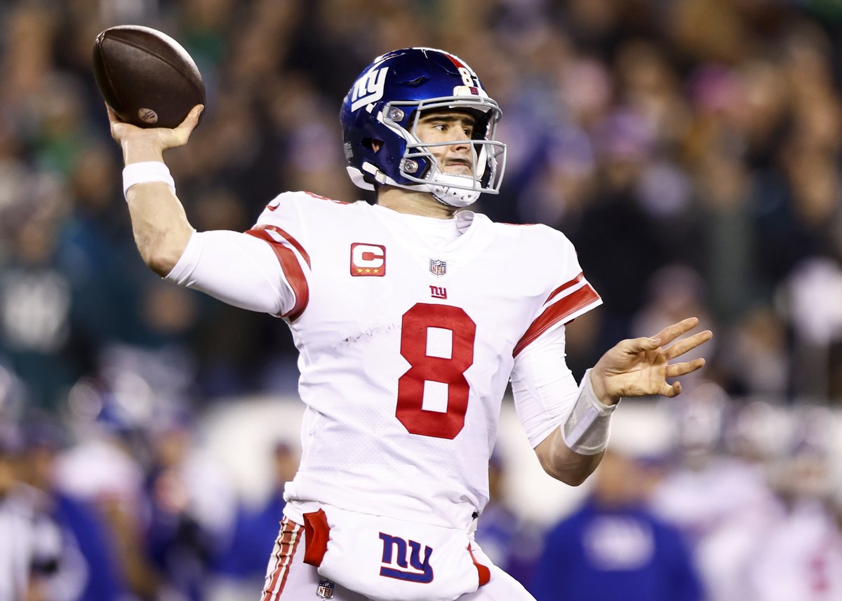 brgridiron's tweet photo. Daniel Jones is looking for MORE than $45M a year on his extension, per @PLeonardNYDN https://t.co/NCd3i1lOWR