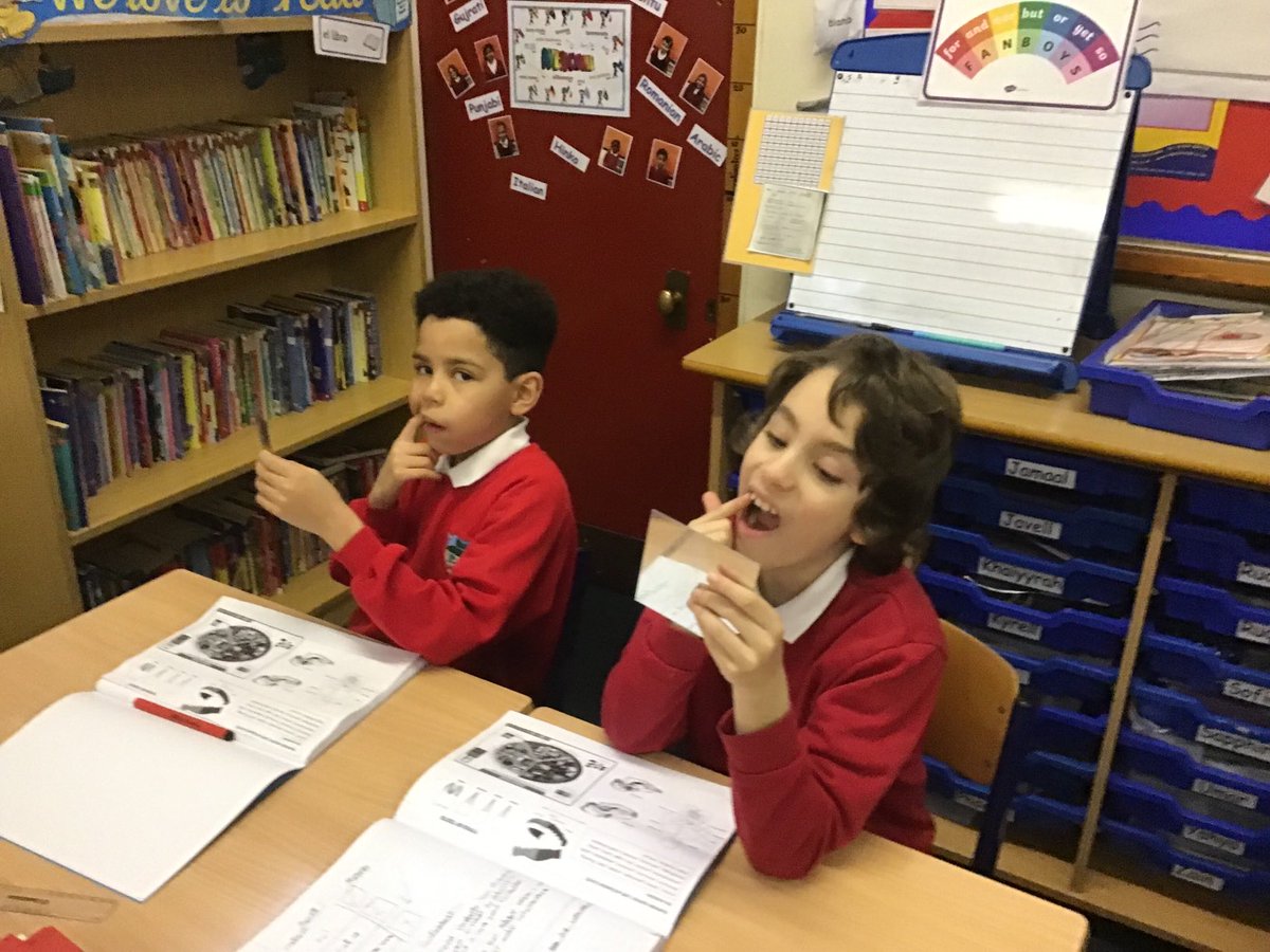 parkhillmoseley's tweet photo. Children in Year 4 enjoyed looking at their own teeth as part of their science lesson. They thought about: the different sizes and shapes of their teeth and the functions of their teeth.
#teethanddigestion
#scientificenquiry https://t.co/85gm61N1n4