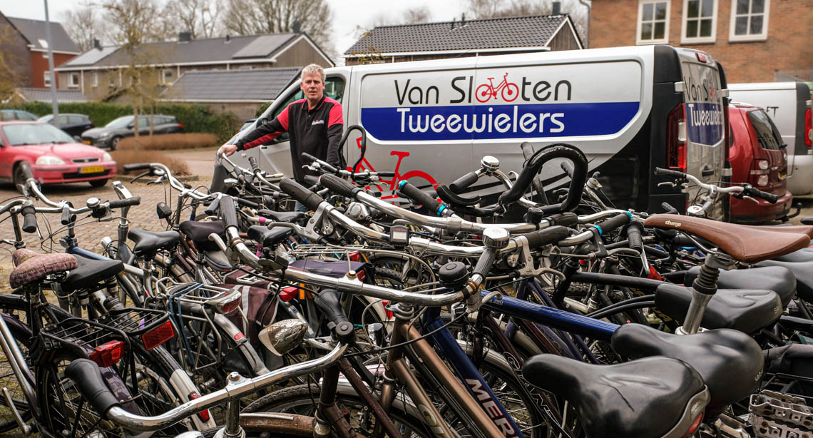 Peize brengt al dertig fietsen voor Oekraïne actie van St Oost West Kontakten bijeen, zie ditispeize.nl/2023/03/al-der…