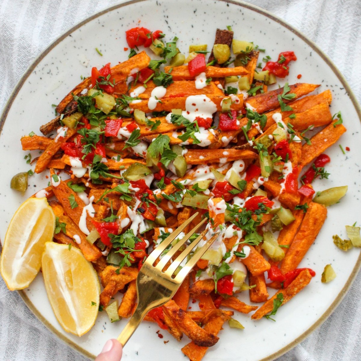Wow! Don't these loaded sweet potato fries by @crystalsandchickpeas (IG) look amazing?!🤩 

We will definitely be making this, and drizzling our creamy Bonsan Cocomayo on top! There's nothing better than loaded fries🍠. 

Get your Bonsan Cocomayo at <a href="/AbelandCole/">Abel & Cole</a>