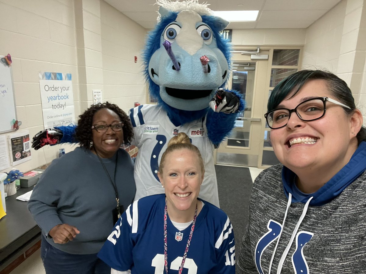 schoolpsychPB's tweet photo. @colts @blue selfie!
@EES_MSDPIKE https://t.co/ceqXf9hbKj