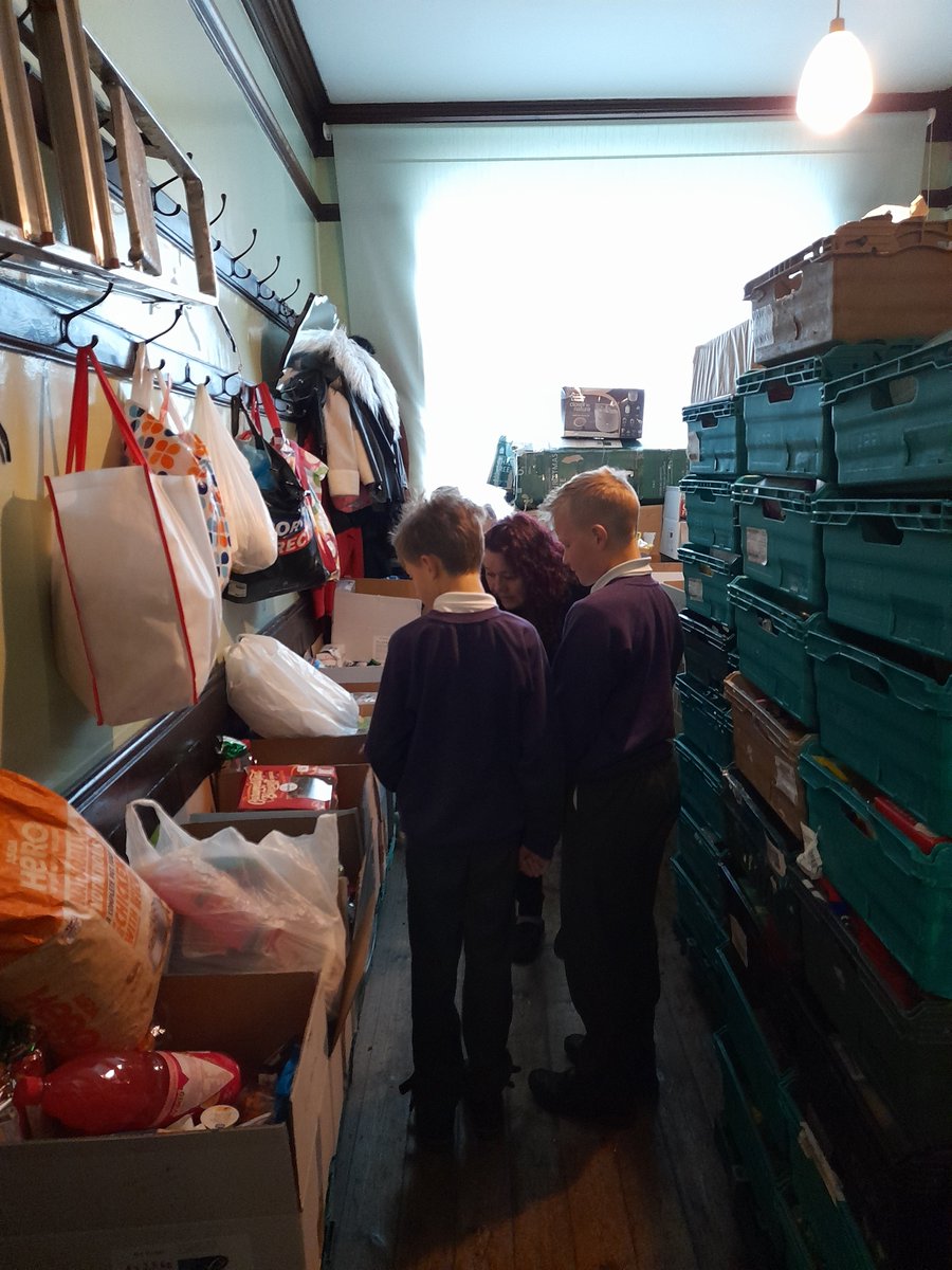 OPA_Darfield's tweet photo. Another Friday means another trip to the Foodbank for our Y5 children. What a wonderful experience for the children and a great way to contribute to our local community. #Community #TeamOPAD https://t.co/M9qcTsPcga